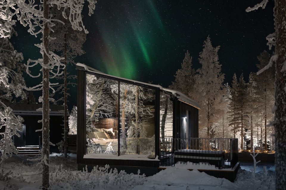 A glass igloo under the northern lights at Halo Igloos